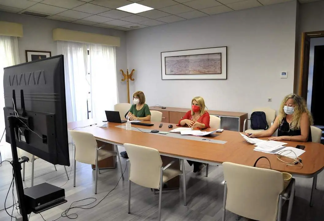 La alcaldesa durante su participaci&oacute;n en el encuentro on line - jerez.es