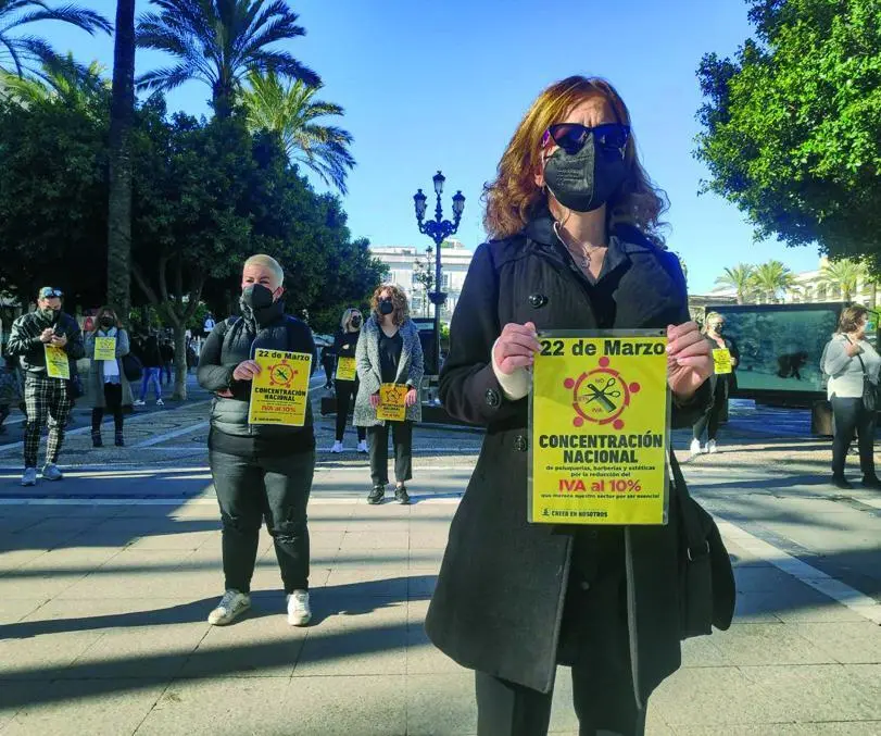 Concentraci&oacute;n del sector de la peluquer&iacute;a en de marzo en Jerez.  - Oliverio Ruiz