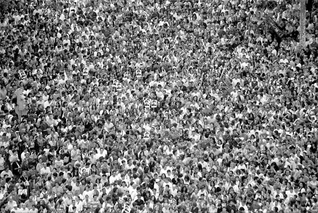 La voz de las manos blancas. - viva