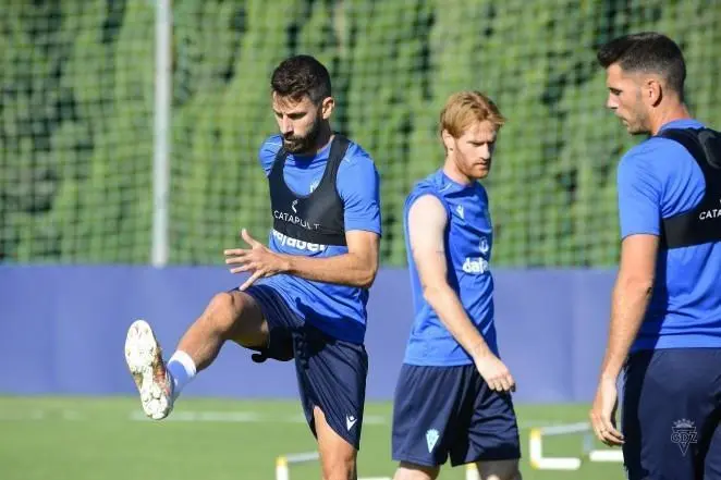 Jos&eacute; Mari durante un entrenamiento - C&aacute;diz CF