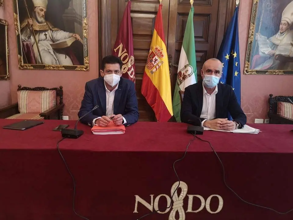 El gerente y el delegado de H&aacute;bitat Urbano. - AYTO