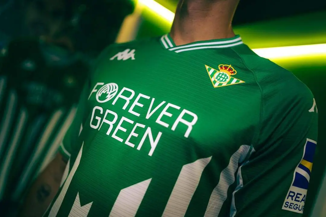 Imagen de la nueva camiseta del Betis para la temporada 2021/2022. - rbb