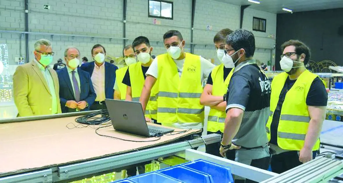 Visita de las autoridades a las instalaciones de Xim&eacute;nez Group. - 