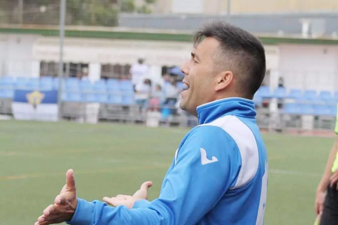 Javi Flores ser&aacute; el entrenador del Rayo Sanluque&ntilde;o en un binomio - Ra&uacute;l J. Bustillos