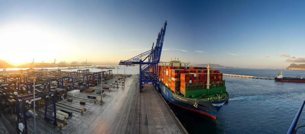 Portacontenedores en el Puerto de Algeciras. - A. I.