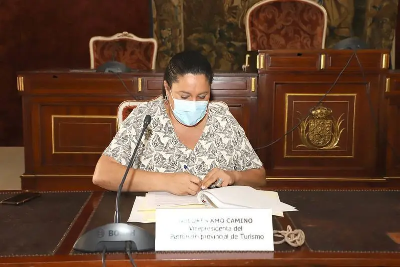Dolores Amo firma los convenios de colaboraci&oacute;n con entidades tur&iacute;sticas de la provincia  - VC