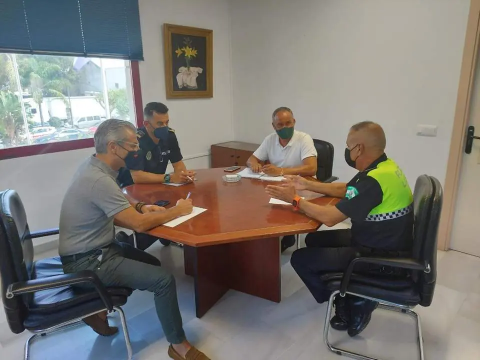 Reuni&oacute;n del Ayuntamiento de Marbella y el sector del taxi. - Ayto. Marbella
