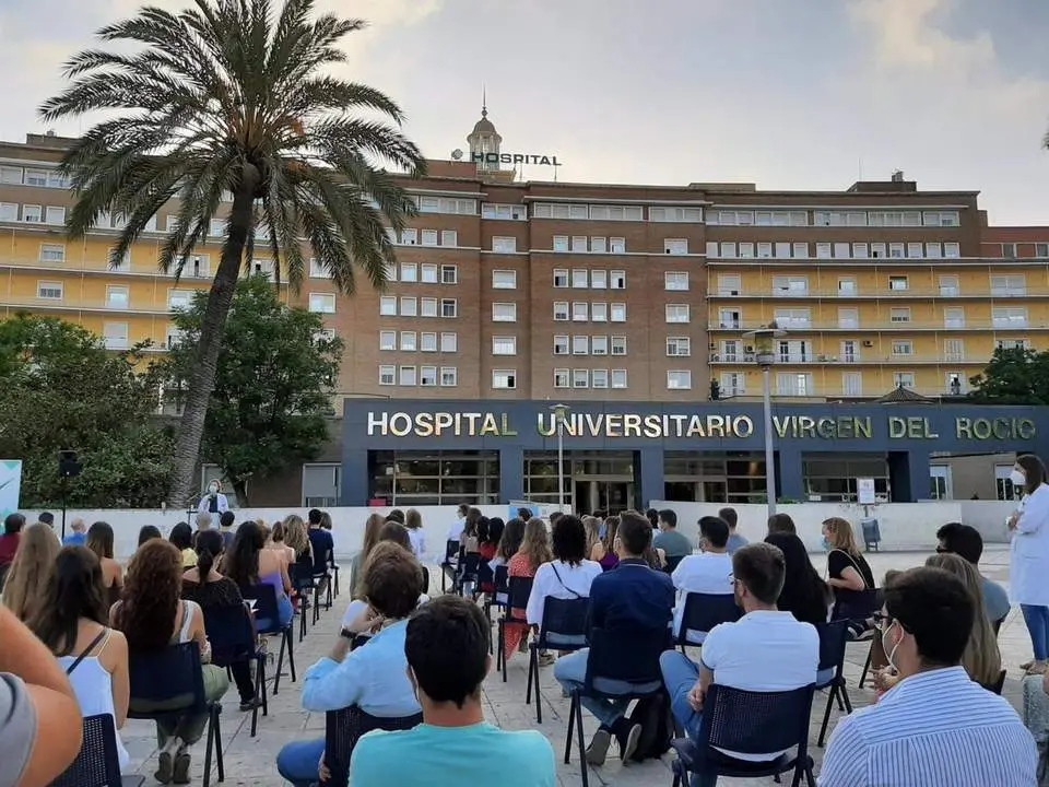 Nuevos residentes del Virgen del Roc&iacute;o.  - HUVR