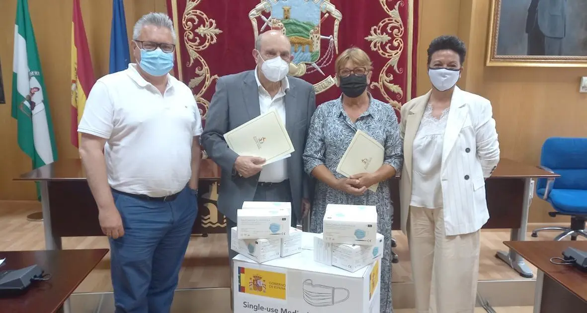 Esteban Morales y Pepa Ramos junto a la presidenta de Disgenil, Alicia Duclos y el presidente de Afasur Genil, Manuel Poyatos. - 