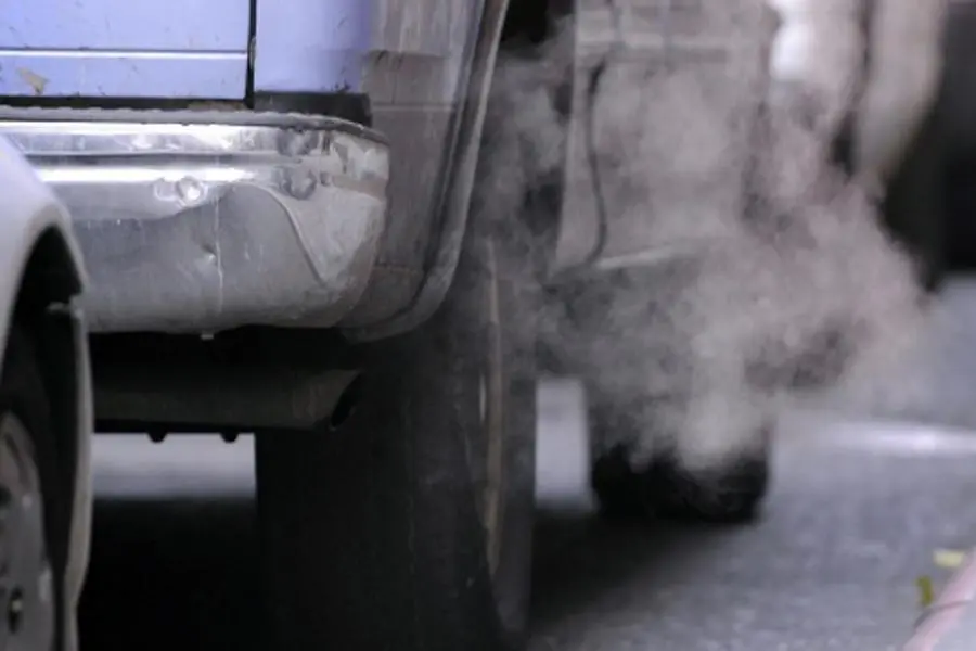 emisiones de gases de veh&iacute;culos - efe