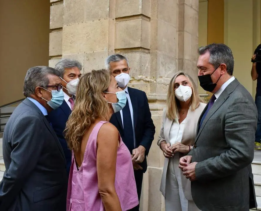 La ministra Raquel S&aacute;nchez, en el Ayuntamiento de Sevilla, en su primera visita institucional. - AYTO