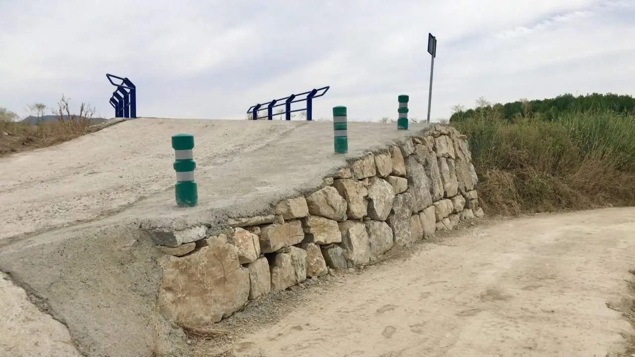 Arreglo en el camino de La Aduana. - 