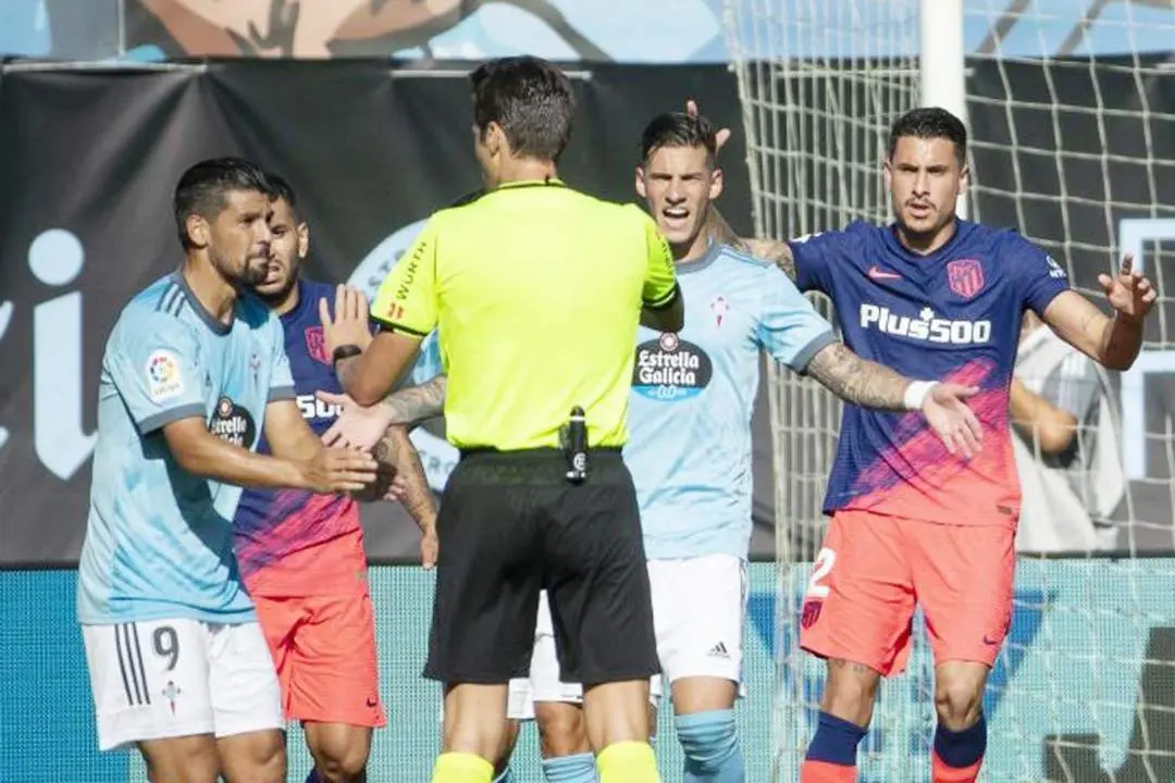 Nolito le pide explicaciones al &aacute;rbitro andaluz Munuera Montero - La Liga Santander