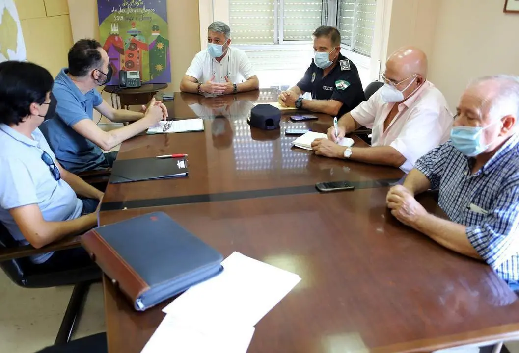 Rub&eacute;n P&eacute;rez, con los vecinos de Las Bodegas.  - Andaluc&iacute;a Informaci&oacute;n