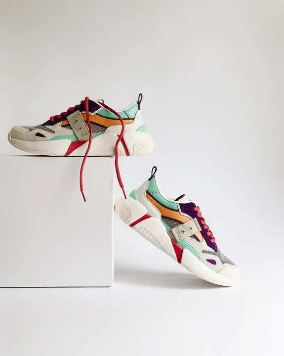 Zapatillas. - Irene Kredenets on Unsplash