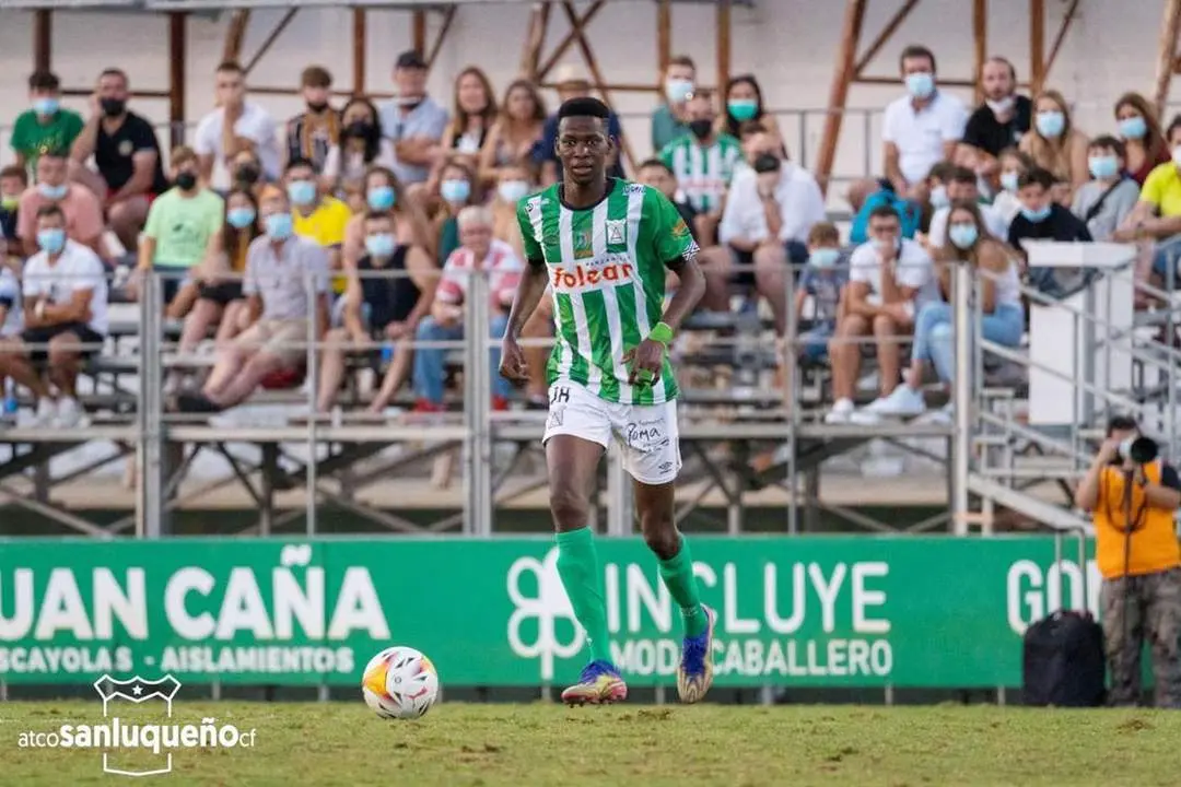 Hassane Adamou conf&iacute;a en que la 2021-2022 sea muy positiva para &eacute;l - ASCF