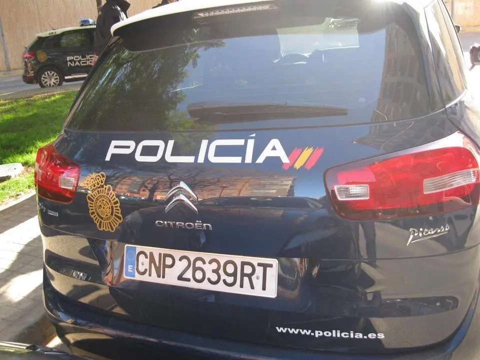 Coche de Polic&iacute;a. - POLIC&Iacute;A NACIONAL