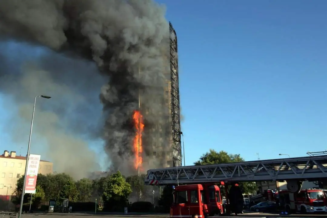 Incendio en Mil&aacute;n. - EFE
