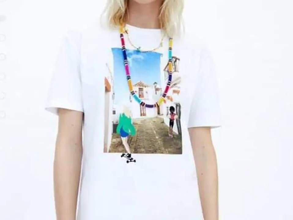 Camiseta de Zara con la imagen de Vejer. - Zara