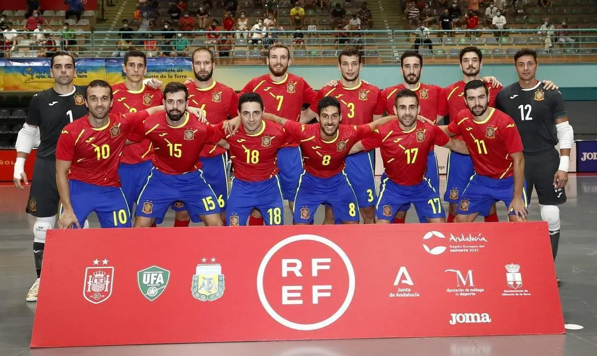 Formaci&oacute;n de la Selecci&oacute;n Espa&ntilde;ola durante un amistoso preparatoria al Mundial de Lituania - | RFEF