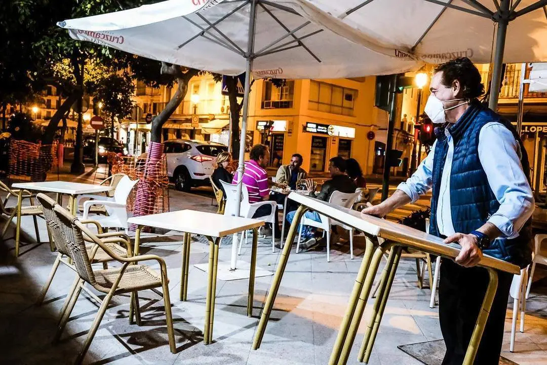 Los bares tendr&aacute;n hasta las doce para seguir abiertos - Cristo Garc&iacute;a