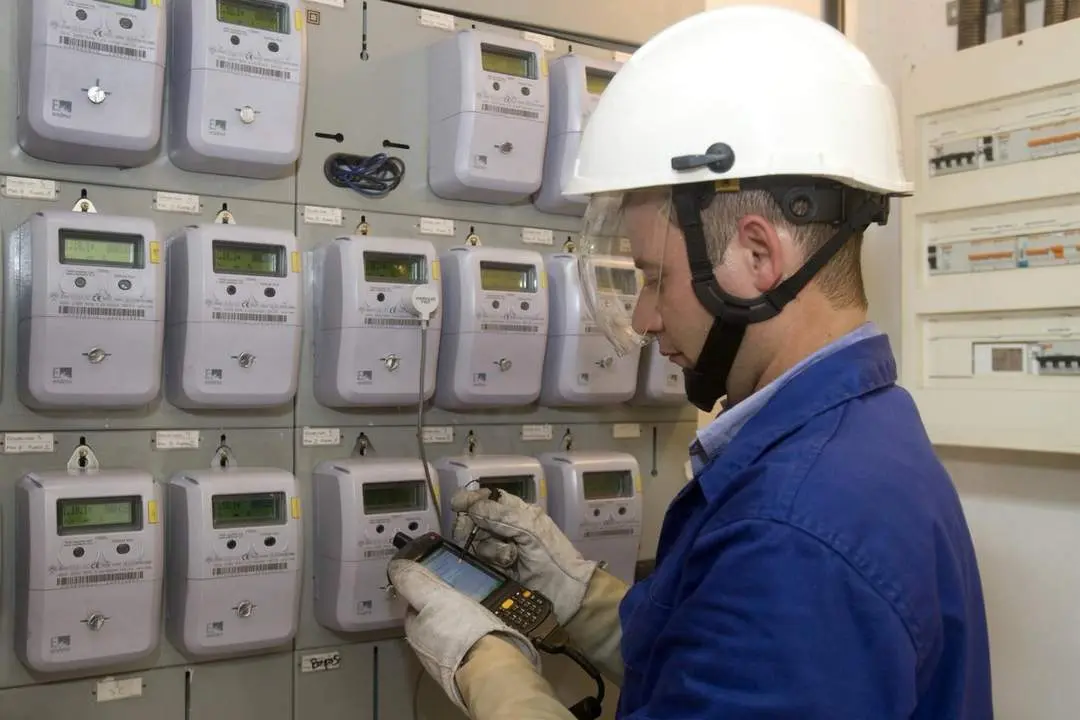 Contadores de electricidad. - Europa Press