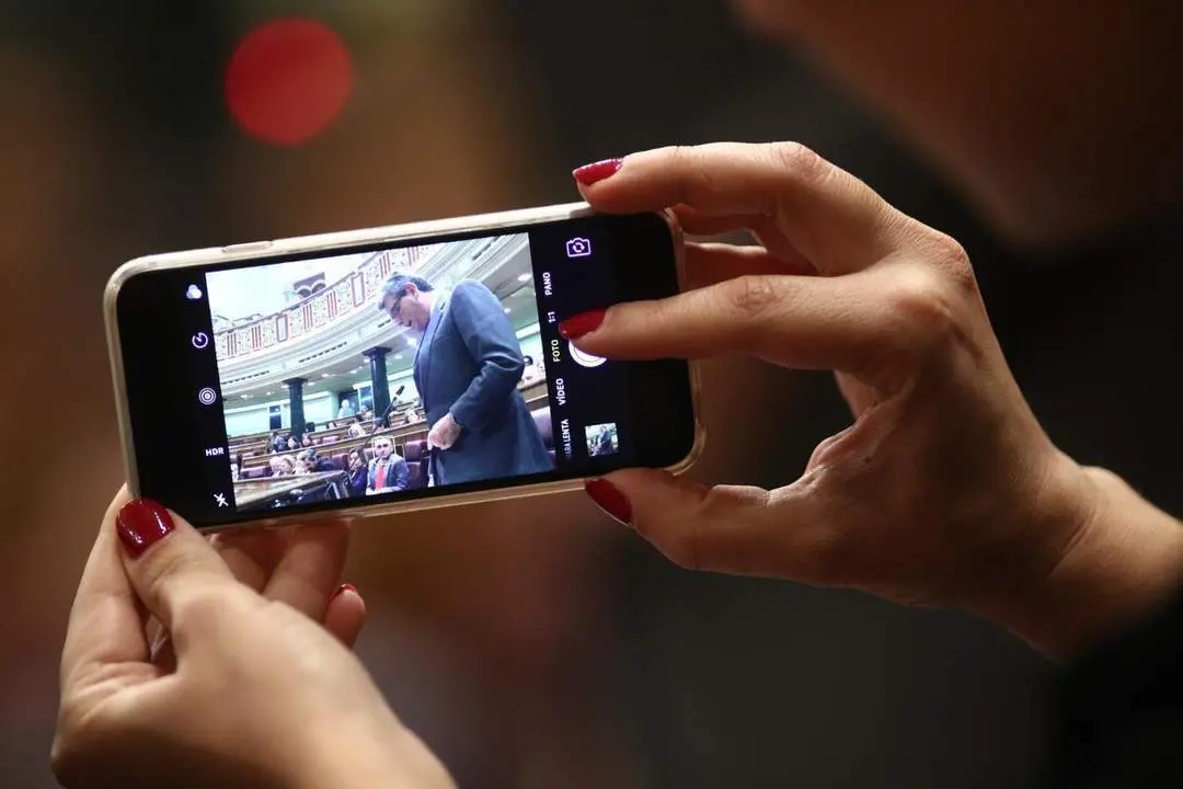 Smarphone en el Congreso. - EP