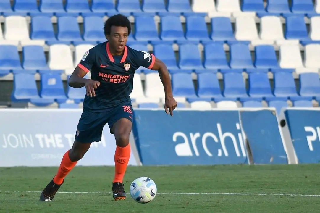 El defensa del Sevilla FC, Jules Kound&eacute;, durante la pretemporada.  - sfc
