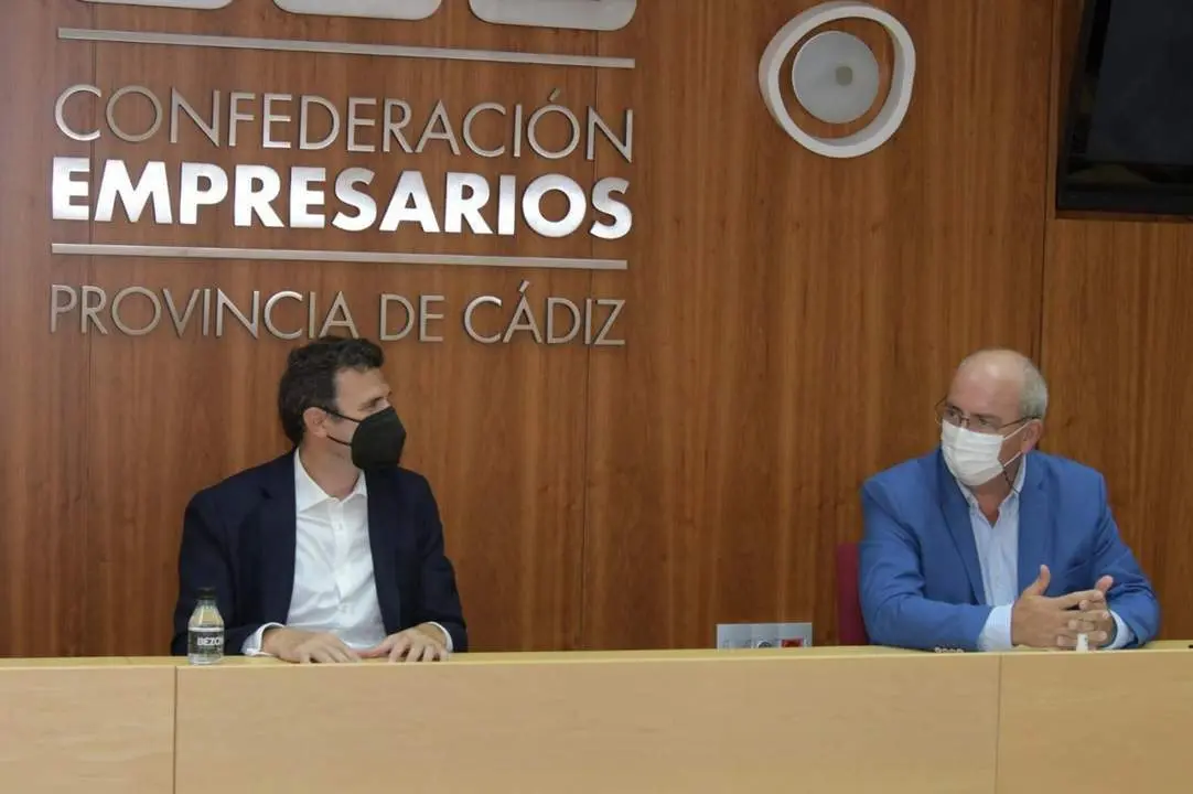 Imagen del encuentro en la Confederaci&oacute;n de Empresarios de C&aacute;diz. - 