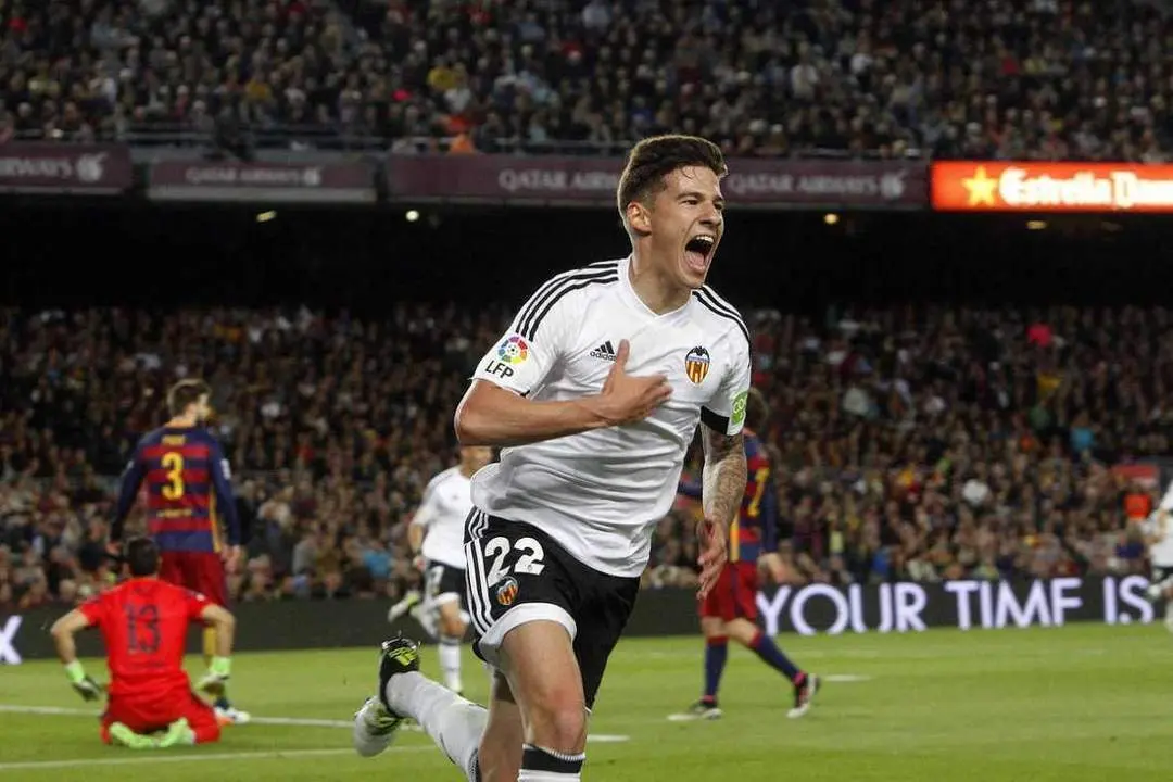 Santi Mina, en su &eacute;poca en el Valencia. - EFE