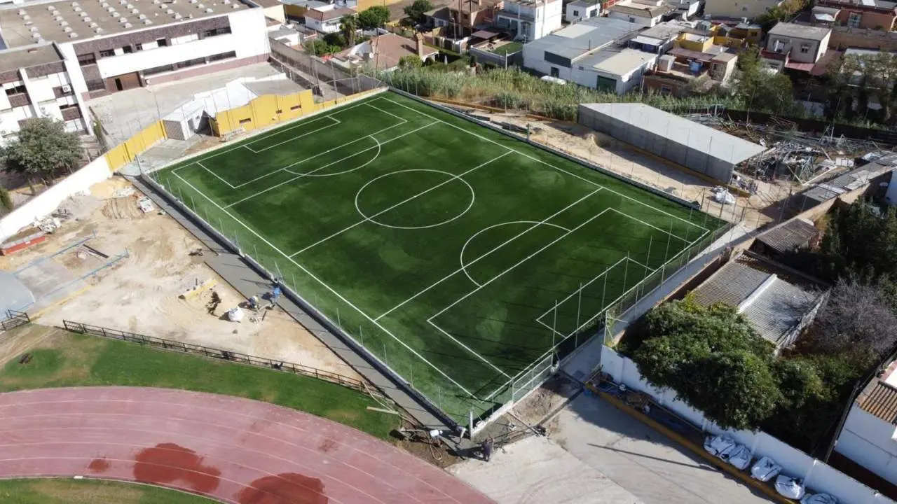 Campo de c&eacute;sped de El Picacho. - Informaci&oacute;n.