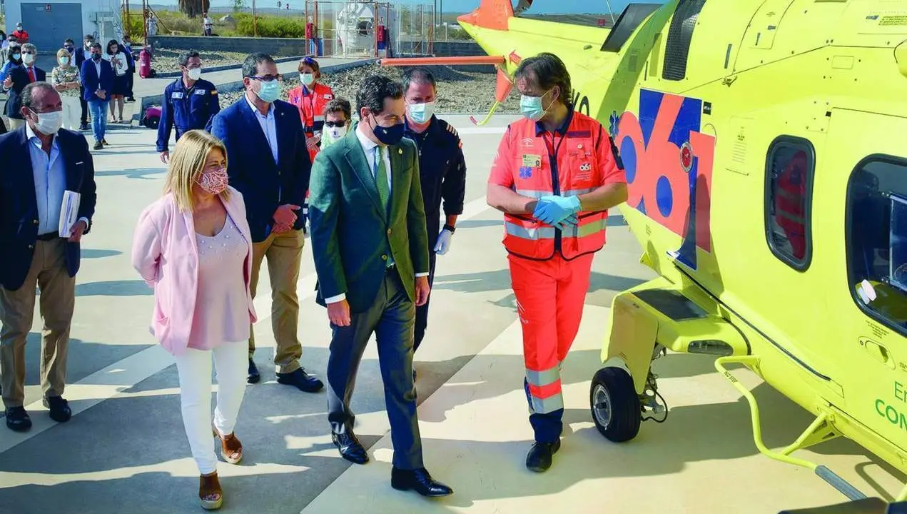 Mamen S&aacute;nchez y Juanma Moreno en una visita del presidente al Hospital de Jerez.  - Andaluc&iacute;a Informaci&oacute;n