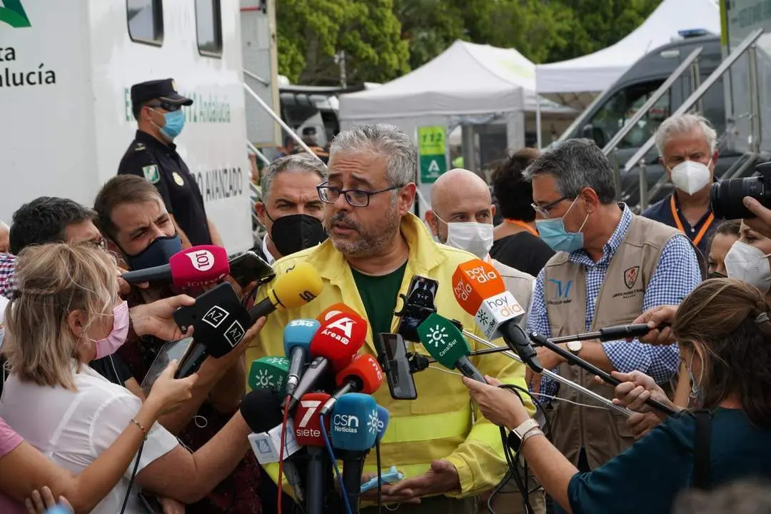 El director del COR, Juan S&aacute;nchez, en el puesto de mando del incendio de Sierra Bermeja. - &Aacute;lex Zea - Europa Press