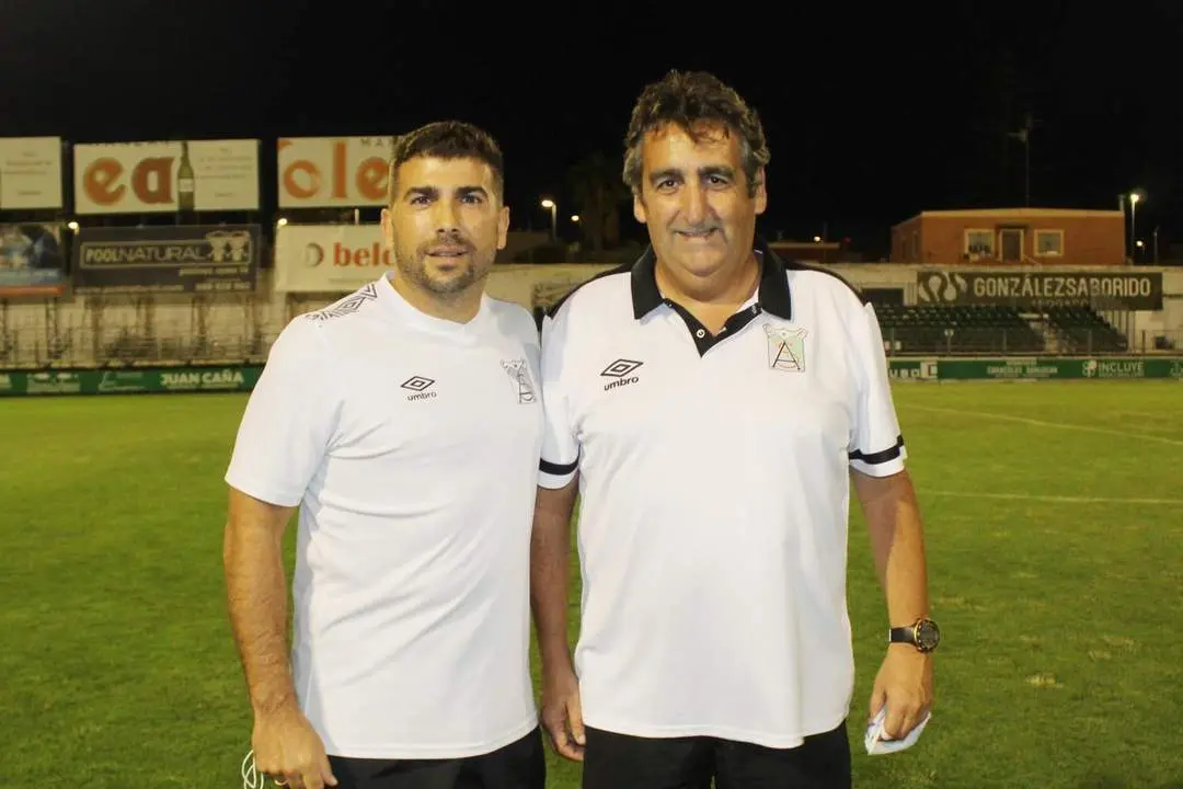 Baldo, entrenador del senior femenino, y Buenaventura, del masculino - Ra&uacute;l J. Bustillos