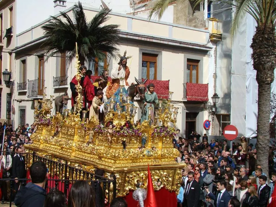 Paso de misterio de la Hermandad de la Borriquita, a su salida de San Pedro. - VH