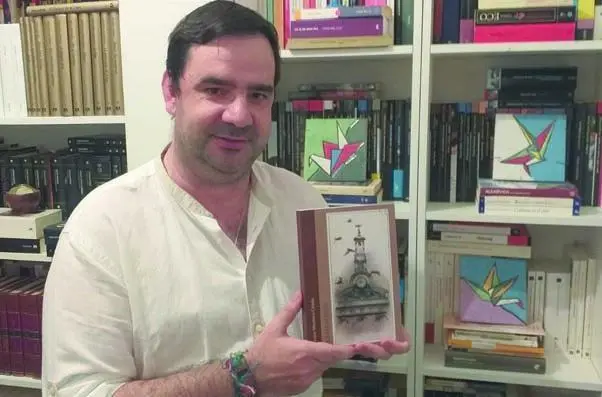 Francisco Mart&iacute;nez Criado con su novela &lsquo;Razamaldita&rsquo;. - Viva Ja&eacute;n.