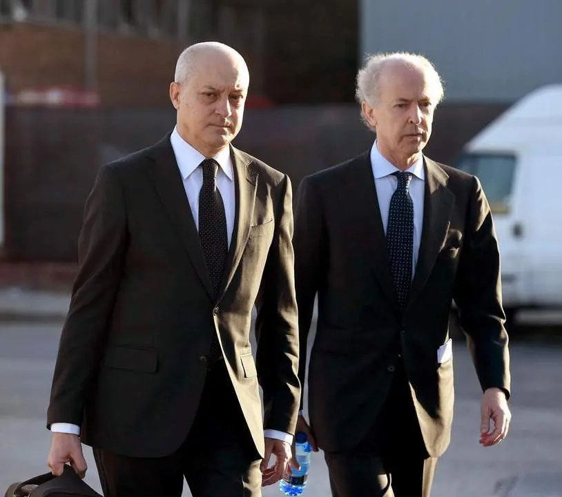 Felipe Benjumea, derecha, junto a su abogado, llegando a la Audiencia. - efe