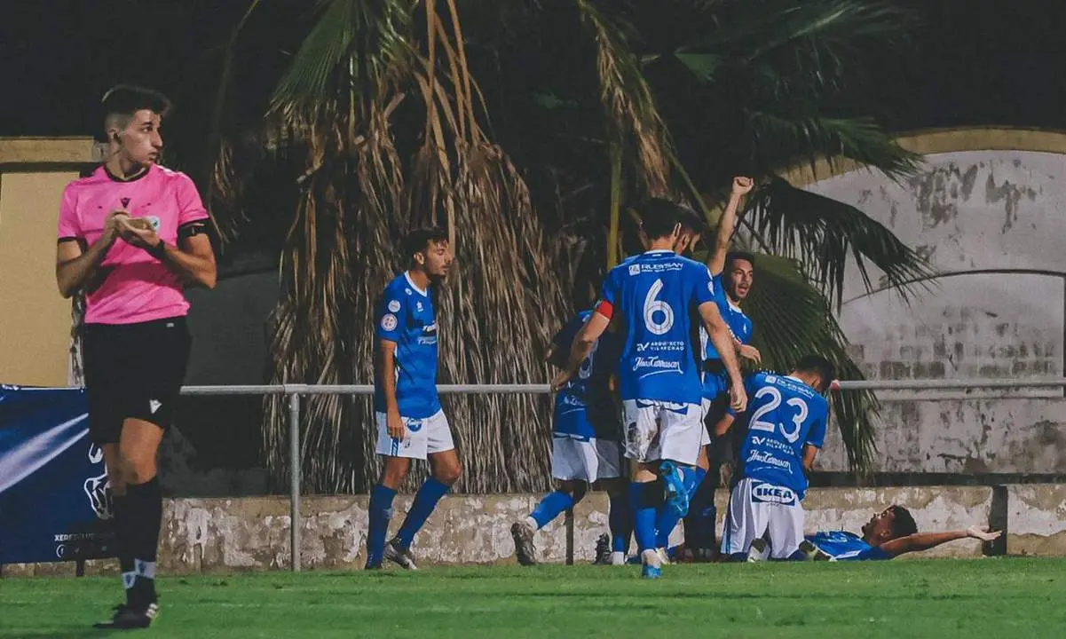 El Xerez CD celebra el gol de Alejandro Pav&oacute;n el pasado domingo en el Pedro Garrido. - Xerez CD
