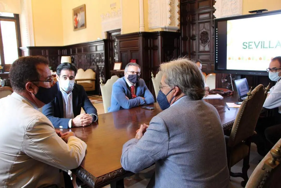 Reuni&oacute;n entre los hosteleros y el Ayuntamiento. - AYTO