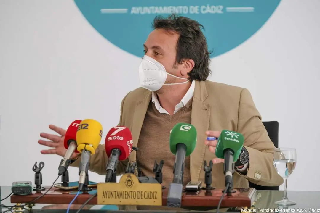 El alcalde de C&aacute;diz, Jos&eacute; Mar&iacute;a Gonz&aacute;lez, en rueda de prensa. - Manuel Fern&aacute;ndez