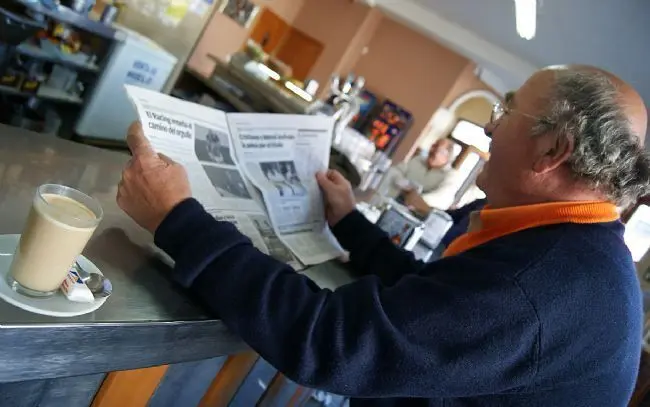 Caf&eacute; y peri&oacute;dico - Rossi