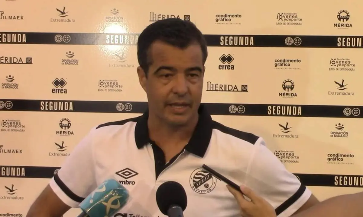P&eacute;rez Herrera, tras el partido de este domingo en el Estadio Romano de M&eacute;rida. - xerezdfc.com