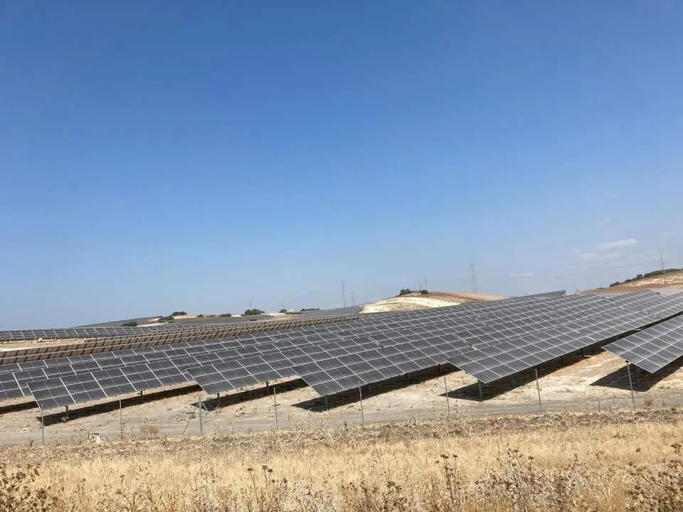 Imagen de una planta de energ&iacute;a solar.  - Andaluc&iacute;a Informaci&oacute;n