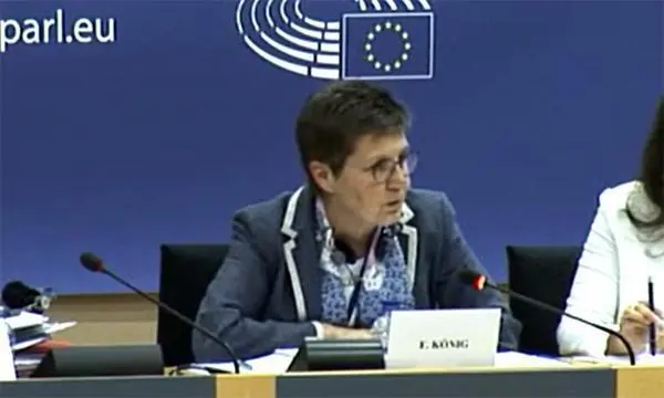 Elke K&ouml;nig en una comparecencia en el Parlamento Europeo. - 