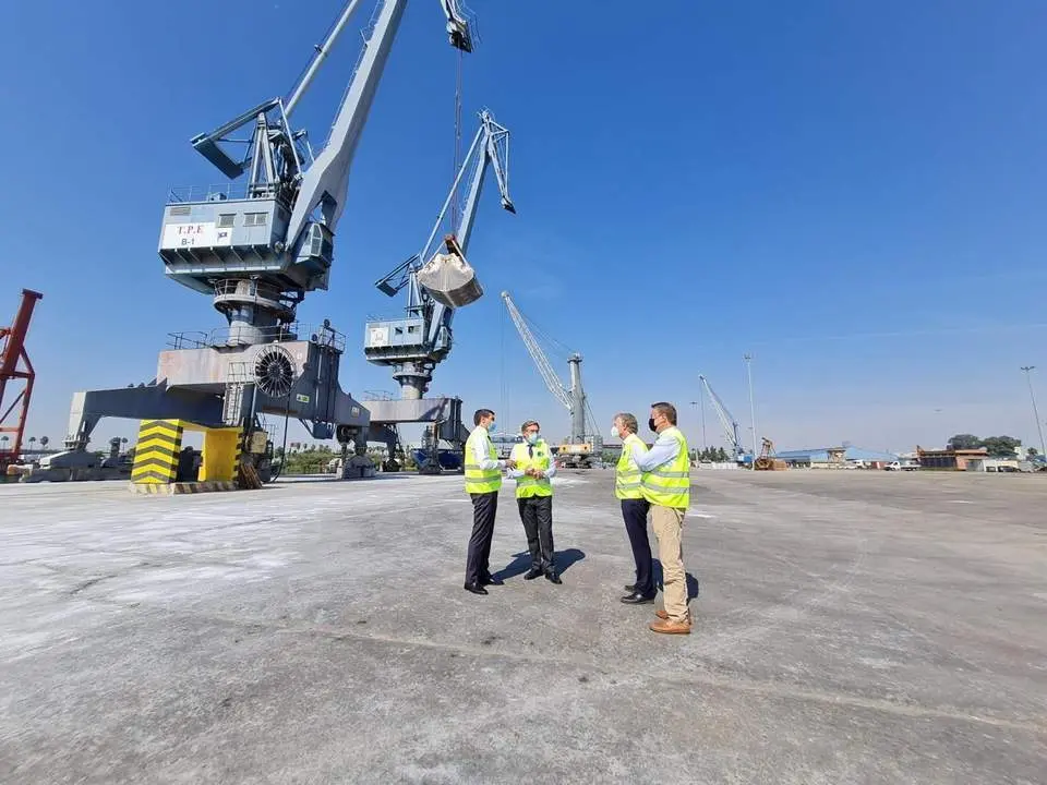 Primera visita del delegado del Gobierno en Andaluc&iacute;a al Puerto de Sevilla. - APS