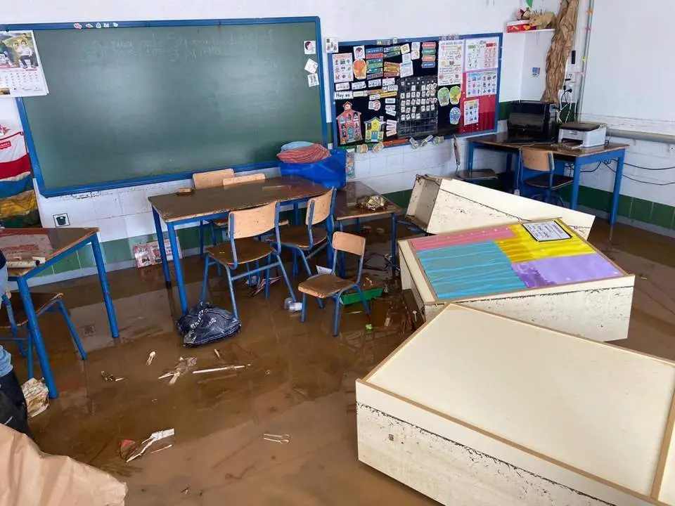 Destrozos en un colegio de Lepe. - 112