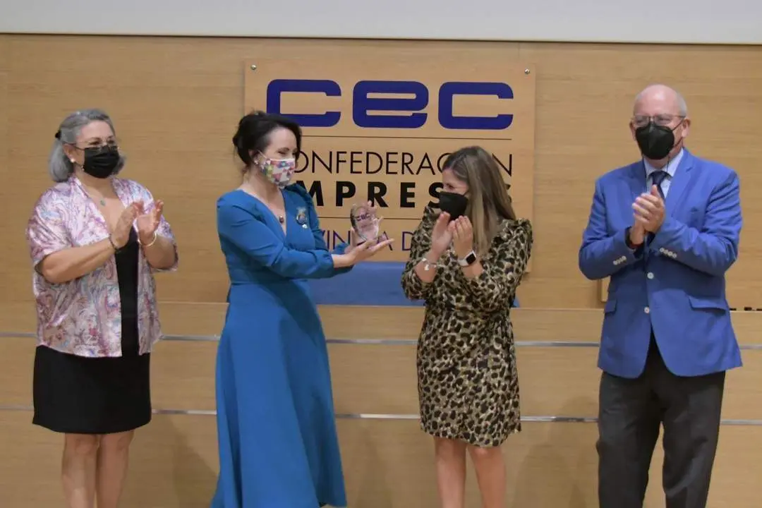 Imagen de la entrega del premio. - 