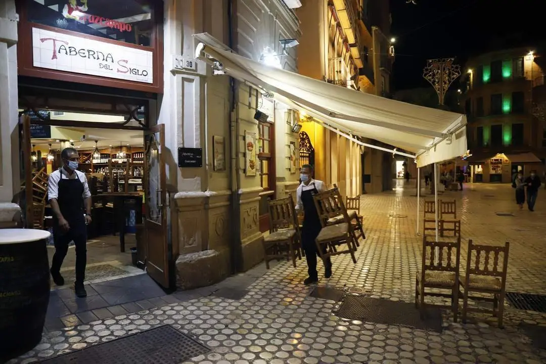 Imagen de archivo del cierre de un bar. - &Aacute;lex Zea/Europa Press