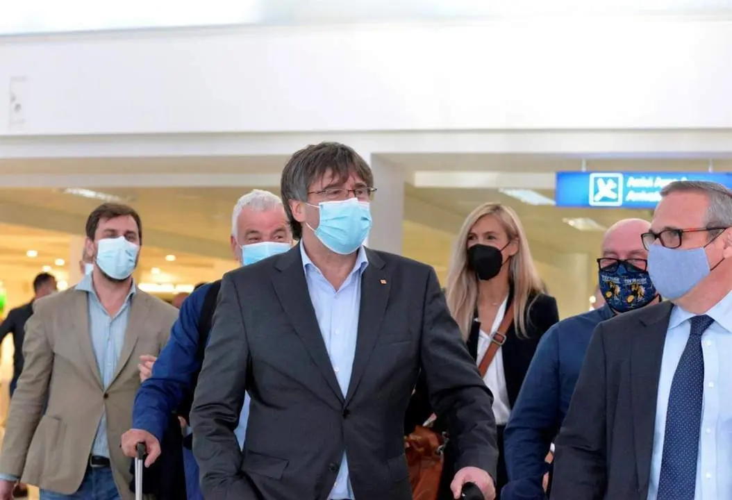 Puigdemont llega al aeropuerto de Alguer. - EFE