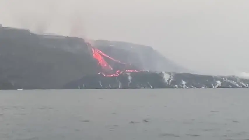 Aumenta la actividad explosiva del volc&aacute;n de La Palma y no se descartan nuevas bocas